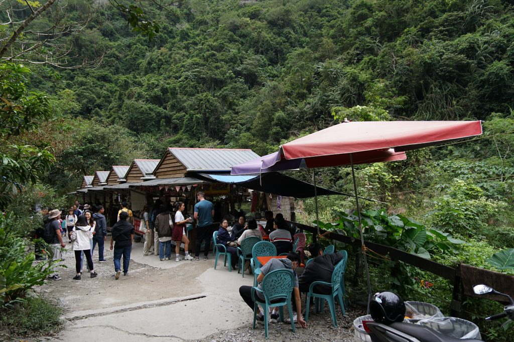 Sklepiki Truku na szlaku Shakadang