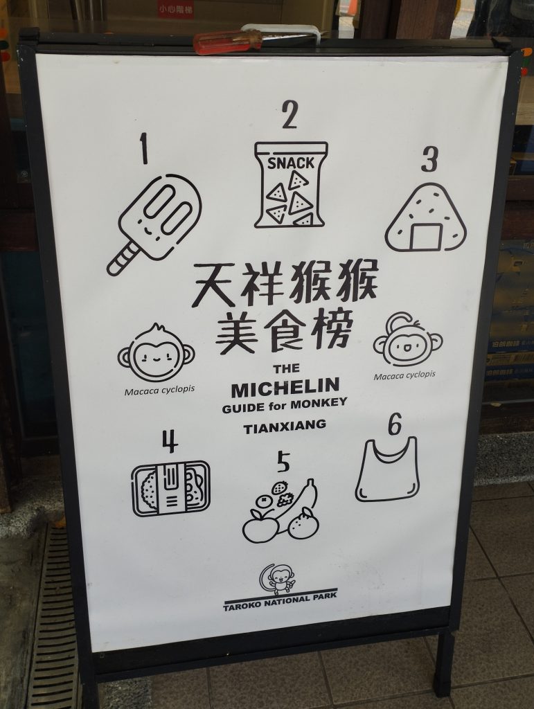 Plakat z rankingiem top jedzenia według Michelin dla małp